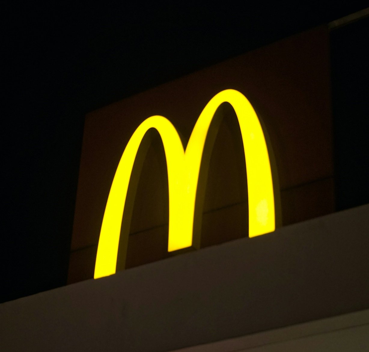 The CEO Scandal That No One Saw Coming: How Investigators Saved McDonald’s Millions