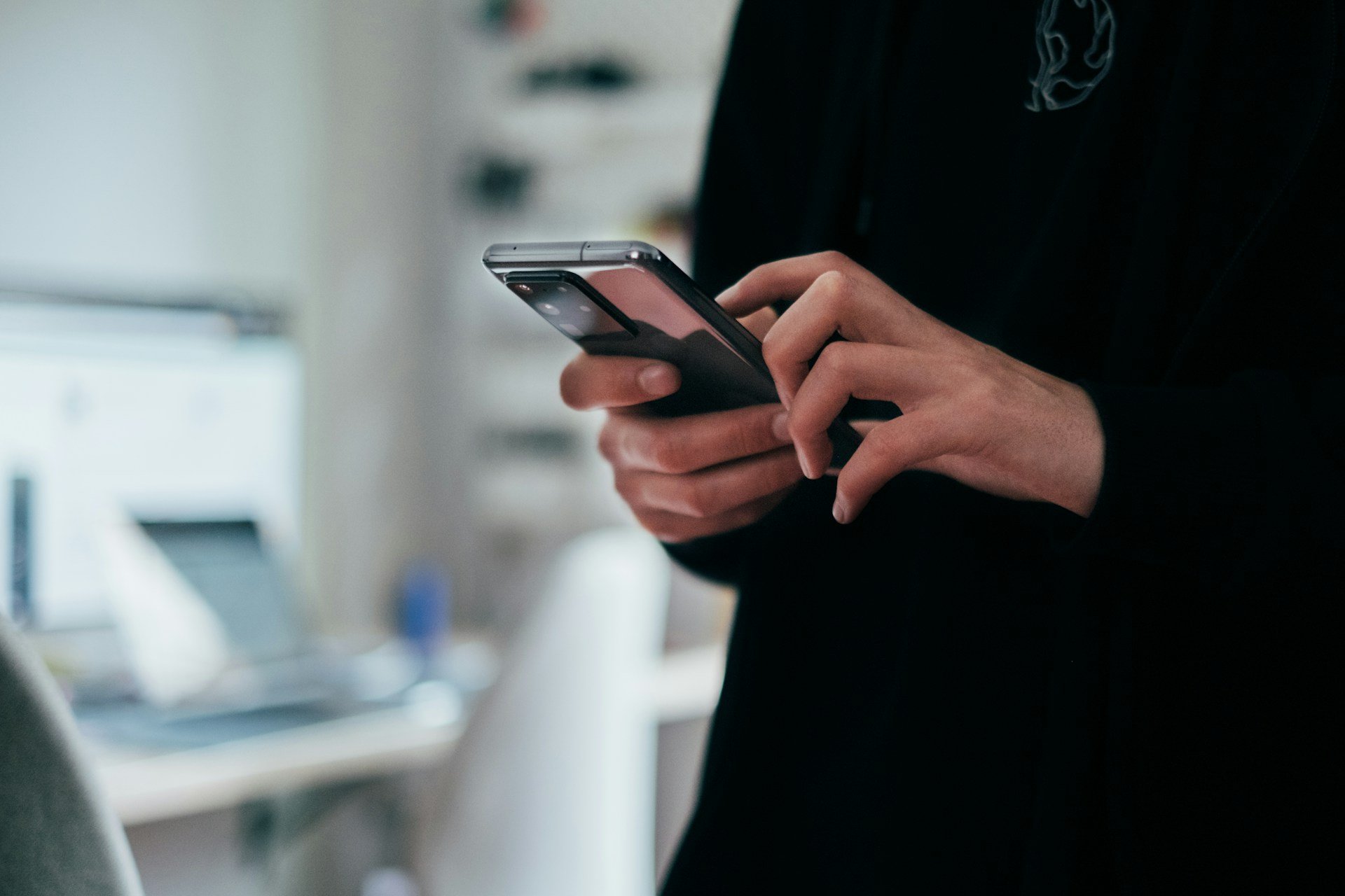 Your Phone Isn’t Safe, Your Group Chat Isn’t Secure, and Encrypted Messaging Isn’t a Mobile Device Security Strategy